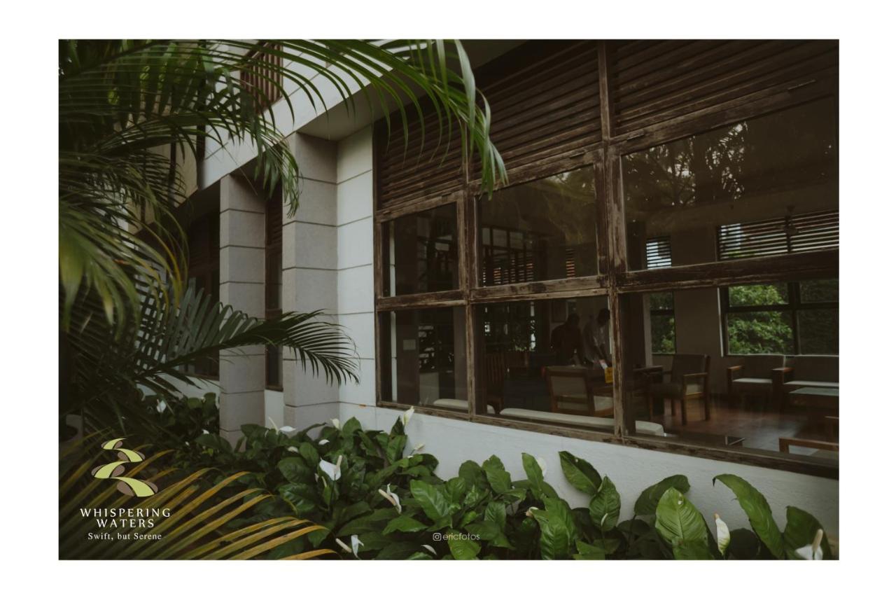 Whispering Waters Hotel Malayāttūr Eksteriør billede