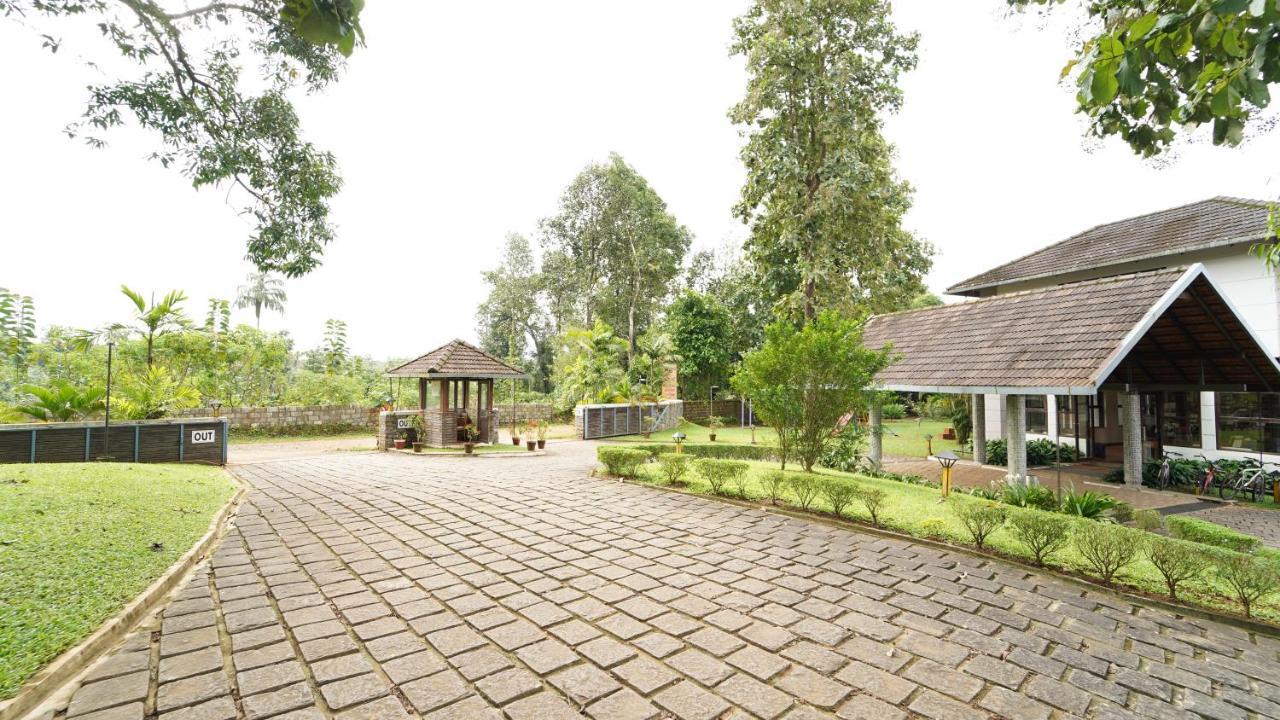 Whispering Waters Hotel Malayāttūr Eksteriør billede