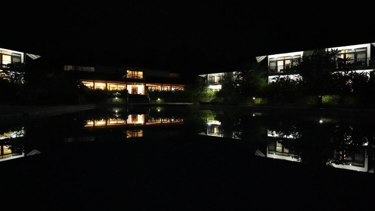 Whispering Waters Hotel Malayāttūr Eksteriør billede