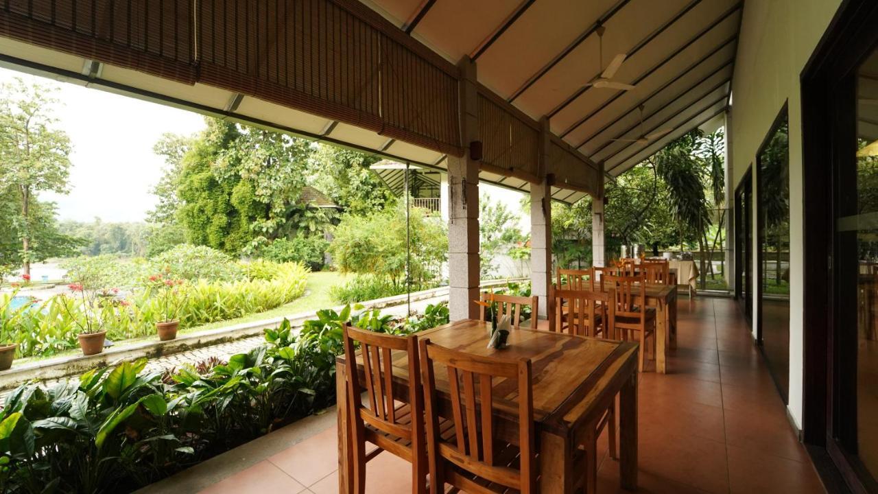 Whispering Waters Hotel Malayāttūr Eksteriør billede