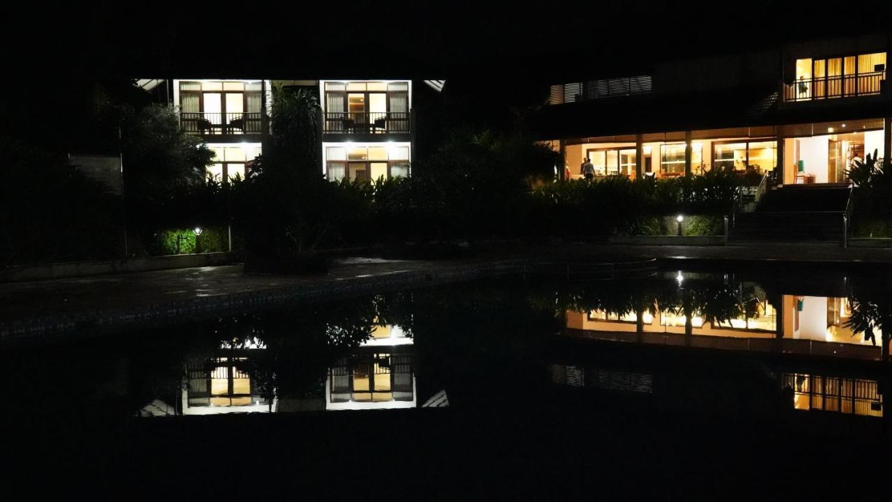 Whispering Waters Hotel Malayāttūr Eksteriør billede
